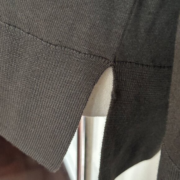 COS V-NECK MERINO WOOL SWEATER in dark khaki ~ size XS, pre-owned! - Picture 9 of 9